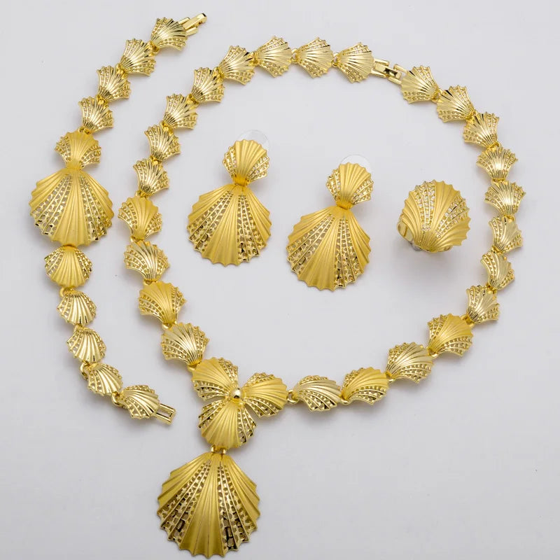 Sunny Set Costume Conchiglia Orecchini Collana Bracciale Anello Placcato Oro
