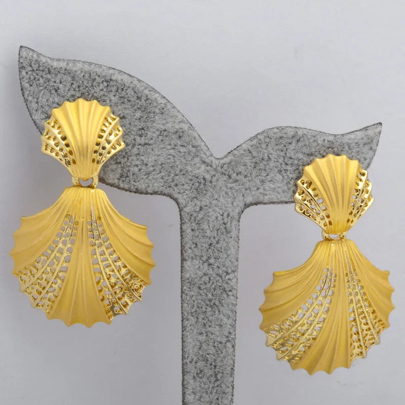 Sunny Set Costume Conchiglia Orecchini Collana Bracciale Anello Placcato Oro