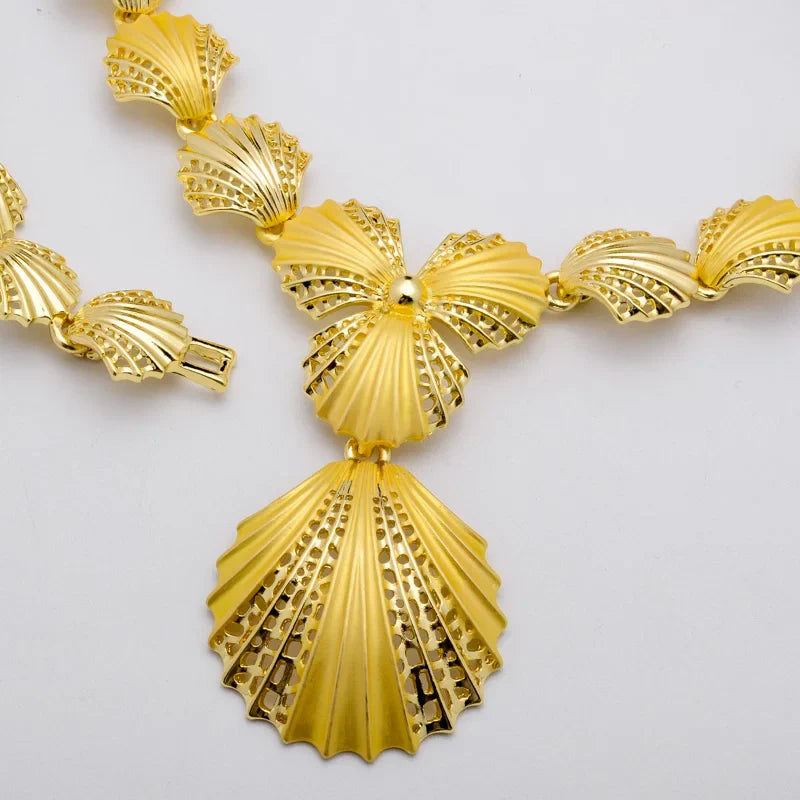 Sunny Set Costume Conchiglia Orecchini Collana Bracciale Anello Placcato Oro