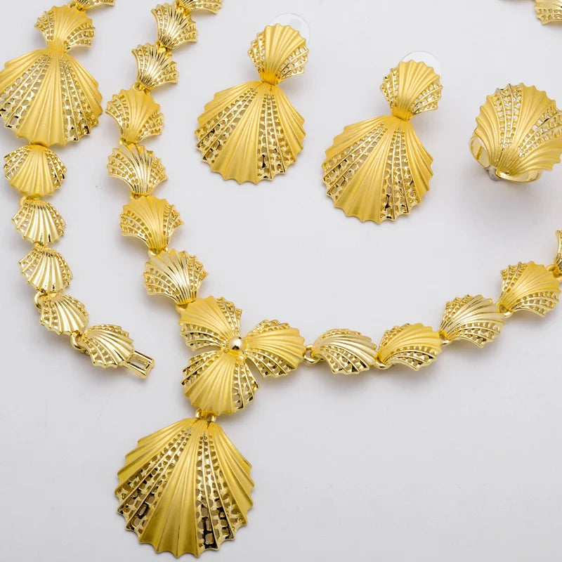 Sunny Set Costume Conchiglia Orecchini Collana Bracciale Anello Placcato Oro